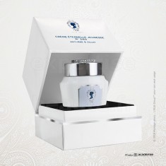 CRÈME ÉTERNELLE JEUNESSE N°260 ACADÉMIE - Pot en opaline orné d’authentiques cristaux Swarovski® 50ml